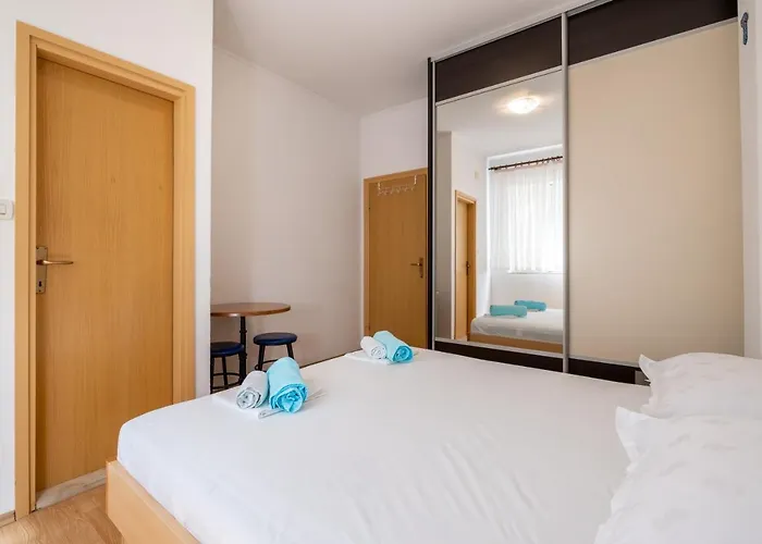 Apartamento For 5 Makarska