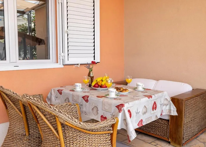 Apartamento For 5 Makarska