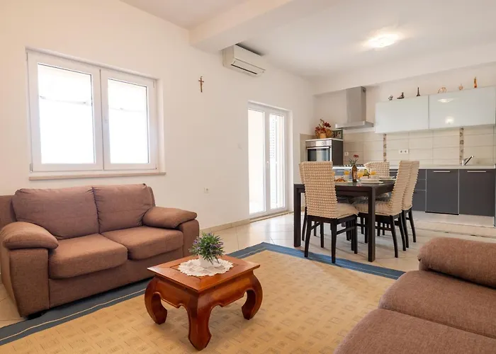 Apartamento For 5 Makarska