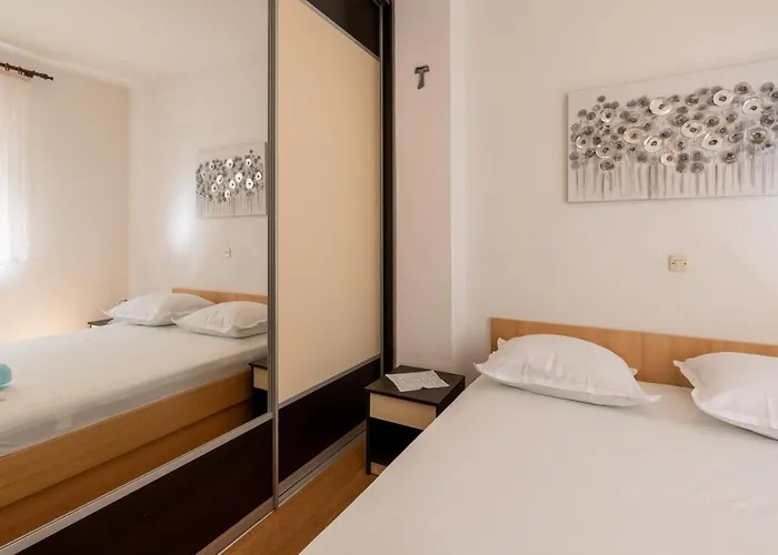 Apartamento For 5 Makarska