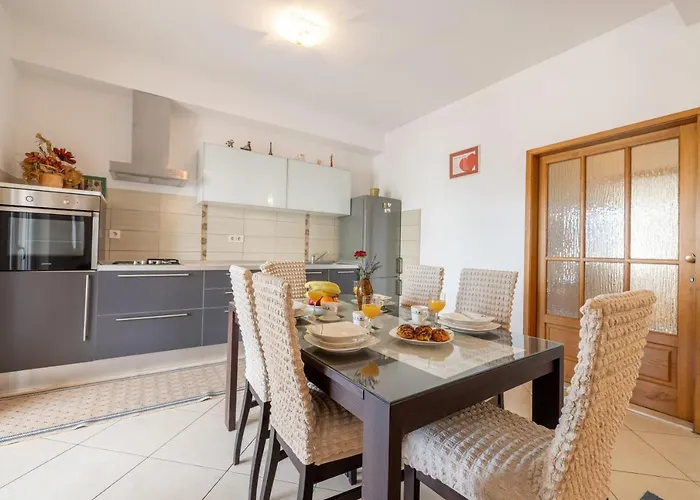 For 5 Διαμέρισμα *