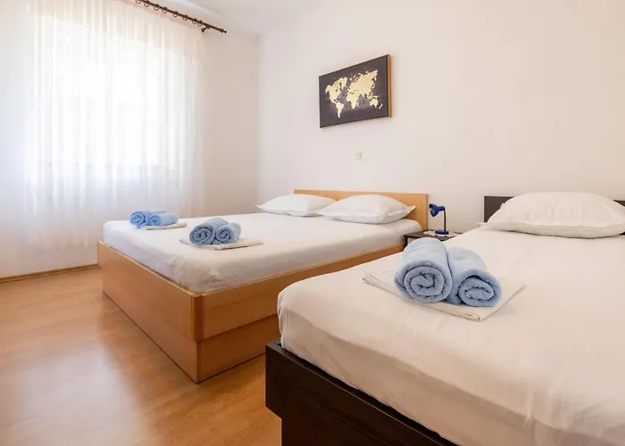 For 5 Макарська