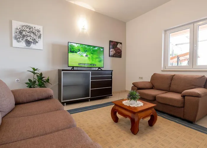 For 5 * Макарська