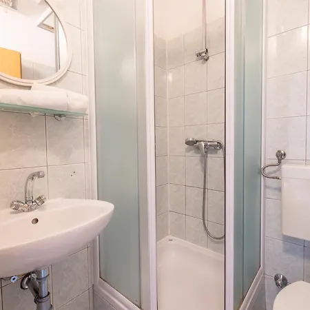 Apartamento For 5 Makarska