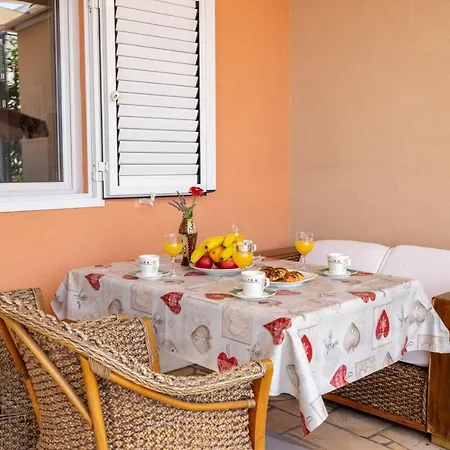 Apartamento For 5 Makarska