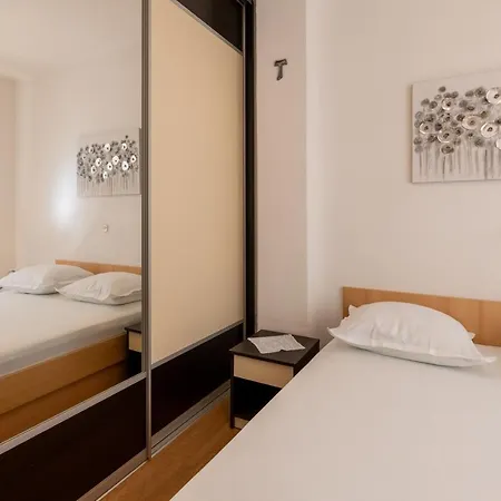 Apartamento For 5 Makarska